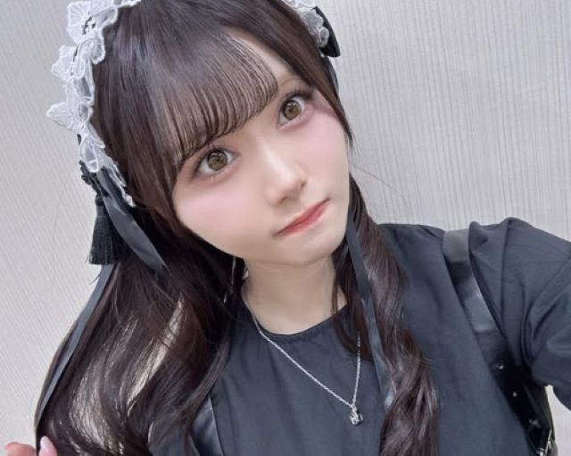 眼福！乃木坂46伊藤理々杏がお花に囲まれた最新ショットを公開