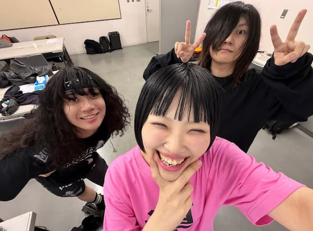 「来年もあったらいいなあ」ヤバイTシャツ屋さん・ありぼぼがライブ終わりのオフショットを投稿