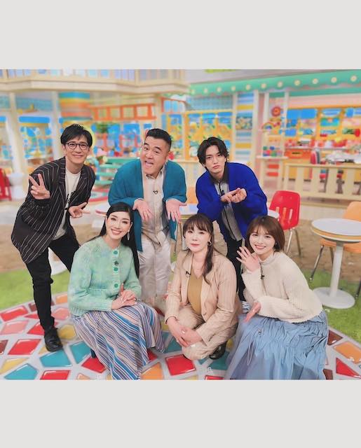 アンミカが『サタプラ』ファミリーのオフショットを公開し、話題に👀💙