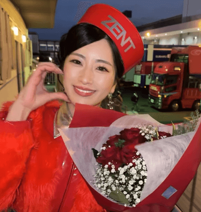 「投げキスの破壊力よ…」話題のレースクイーン、”レッドDEモコモコ衣装”なラブリームービーにて求愛！？