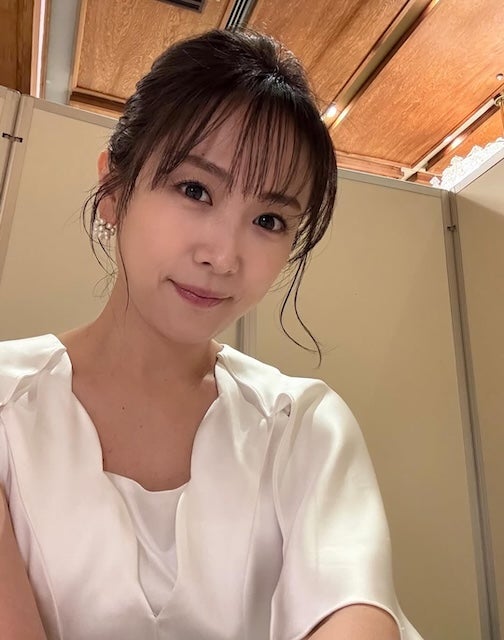 高島彩アナ、白い衣装のオフショット公開！