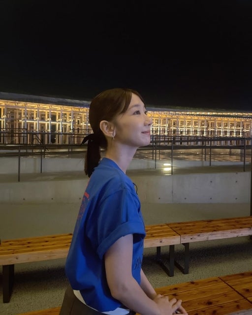 柏木由紀、夜の万博に浮かぶ微笑み。光と記憶が織りなす静かな感動の一夜