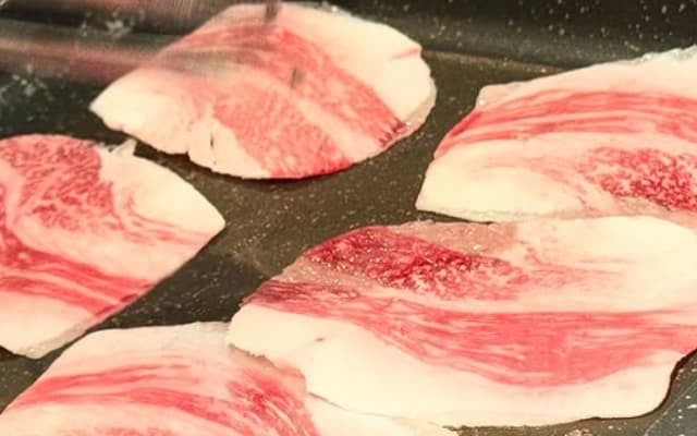 トングの動き方がヤバイ！？声優・内田雄馬 焼肉を楽しむ！