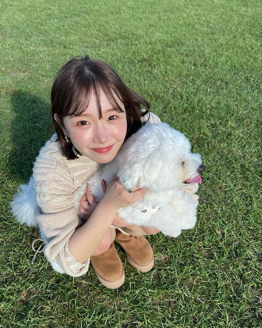 🌟大人気YouTuber きりまる、緑あふれる牧場でのショットが話題🌱