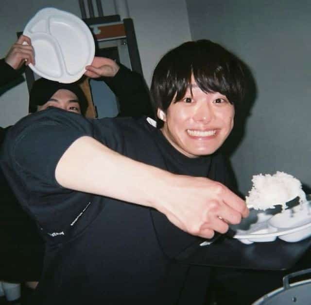 なにわ男子 ライブ前オフショットが話題に「いっぱい食べるんやで」