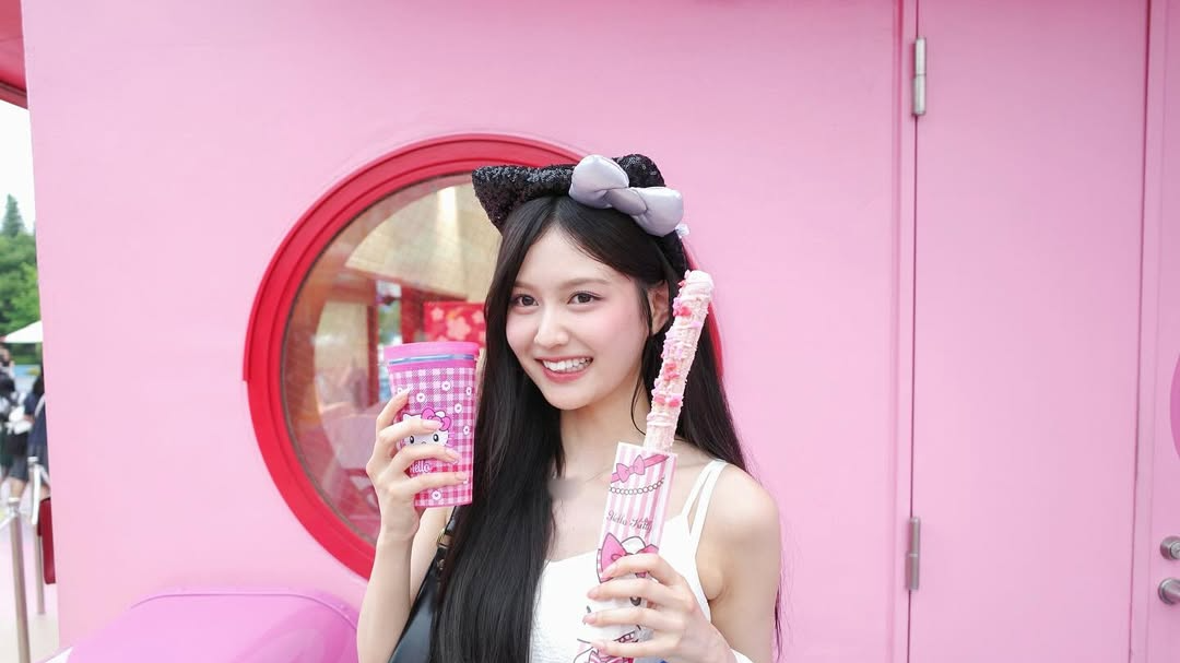 満面の笑みとキティ愛、元乃木坂46・中村麗乃の大阪思い出でファン魅了！