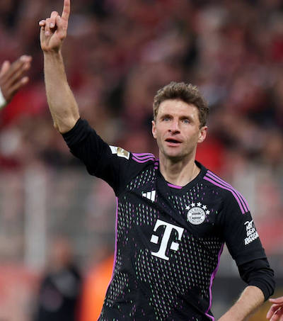 「生ける伝説」ミュラーがブンデス通算400試合先発出場を達成！