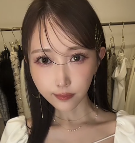 菅野結以、新コレクション「SIRIUS」でホリデーシーズンに輝きを！ファンからは「可愛すぎ」と絶賛の声  ！！