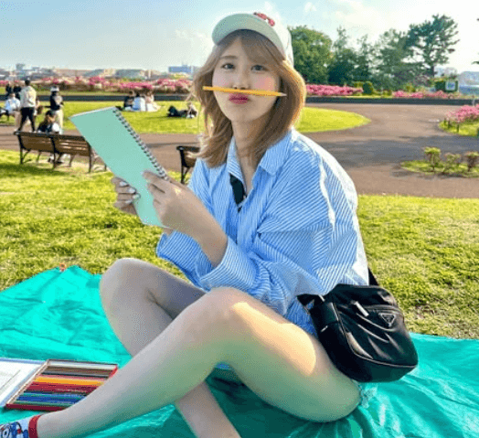 「とても可愛いです」野球美女子、ほのぼの公園＆河川敷で見せたショットがキュートすぎとファンうっとり