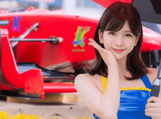 「とても美しい」人気レースクイーン、ばら祭りへの招待に感激！美ショットも披露しファン歓喜