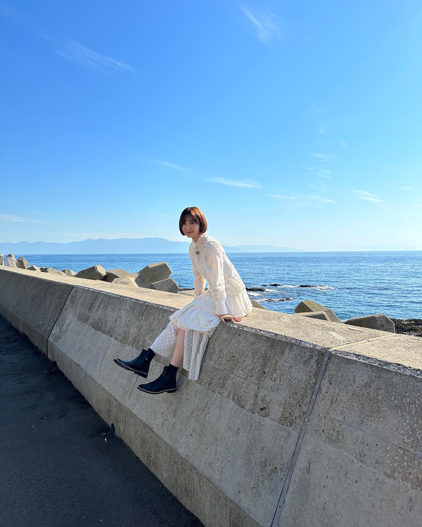 篠田麻里子が北海道の空と海をバックに📸「最高のコラボです😍💓💓」
