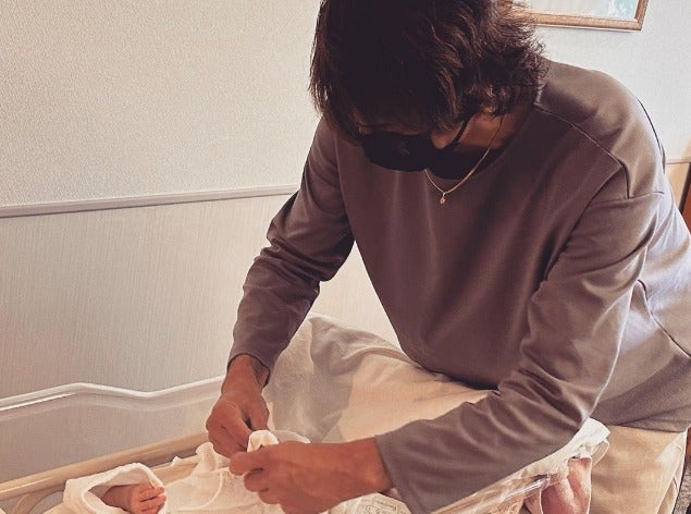 丸山桂里奈 夫・本並健治は育児に積極的👀「おむつ替え、ミルクなど」連日面会に来る夫婦愛💓