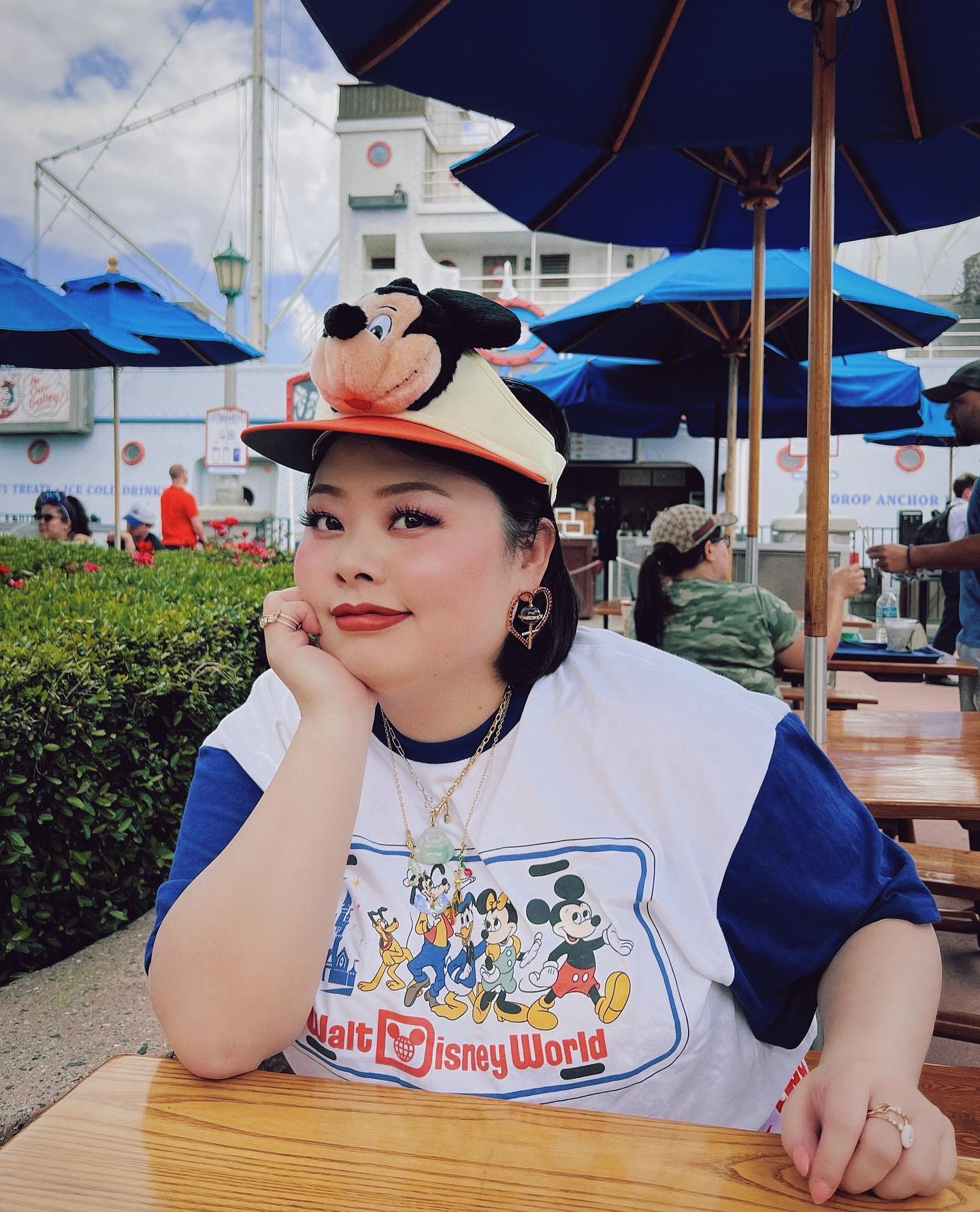 「凹んでる顔が草🤣」渡辺直美さん、波乱のディズニー旅行2日目🐭😳