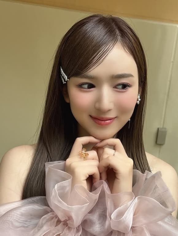 チュー顏はやばい。人気アイドルがコスプレ姿を公開！