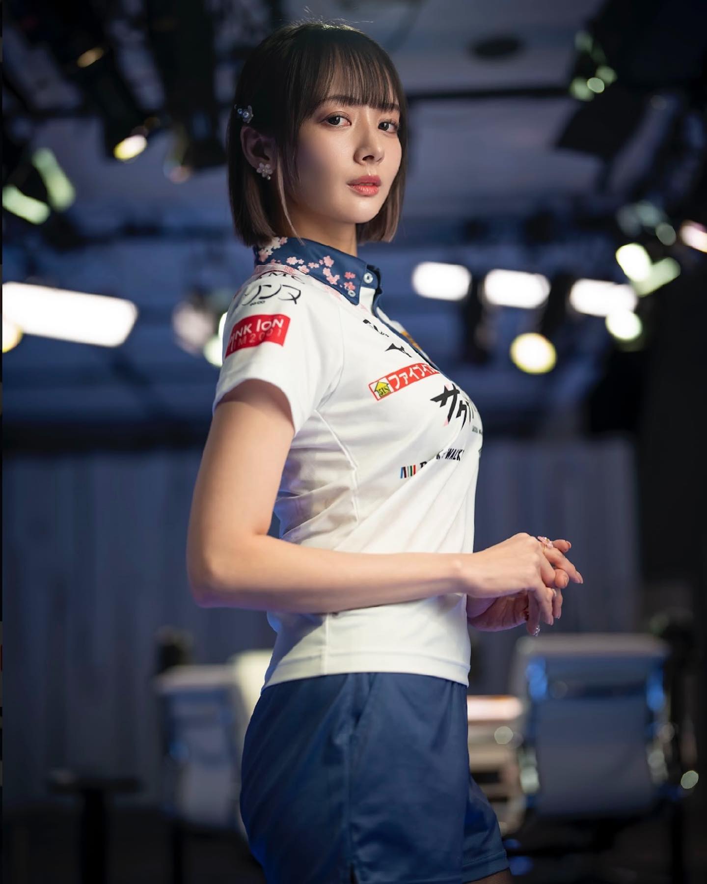 美人プロ雀士がMリーグユニホーム姿を披露、圧巻スタイルにファン悶絶