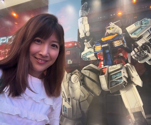 「ガンダムに微笑む日常」。根本美緒が秋葉原で出会った“鋼鉄とやさしさのコントラスト”