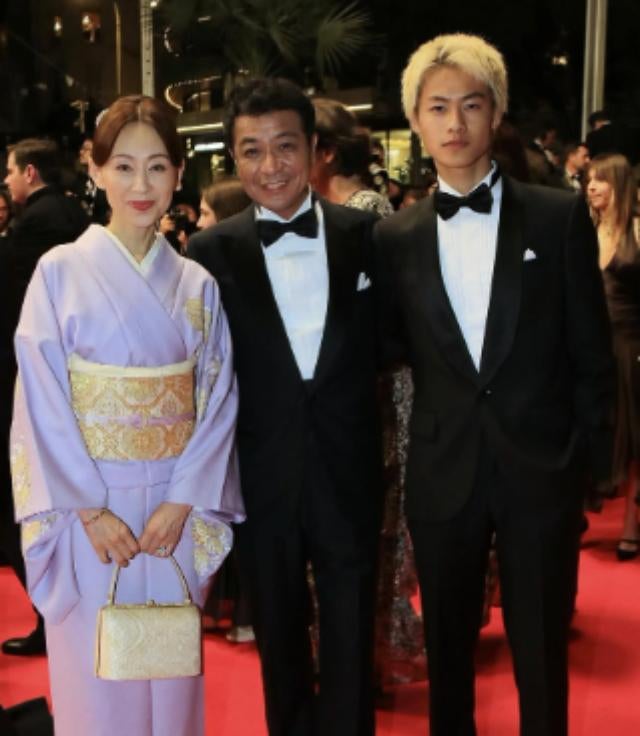 中山秀征、40年来の友人との再会で実現したカンヌでの書道展示