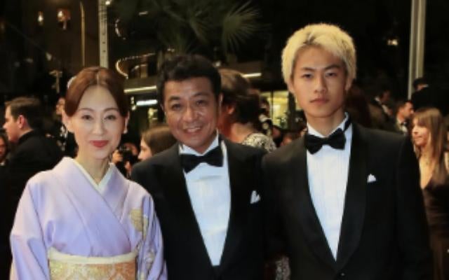 中山秀征、40年来の友人との再会で実現したカンヌでの書道展示