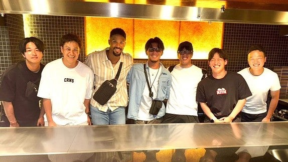 “卒アル欠席者”がまさかの参戦?先発陣の絆が笑いと感動を呼ぶ一枚