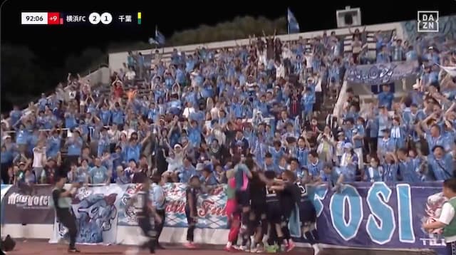 アディショナルタイムの劇的ゴールで首位に浮上…！