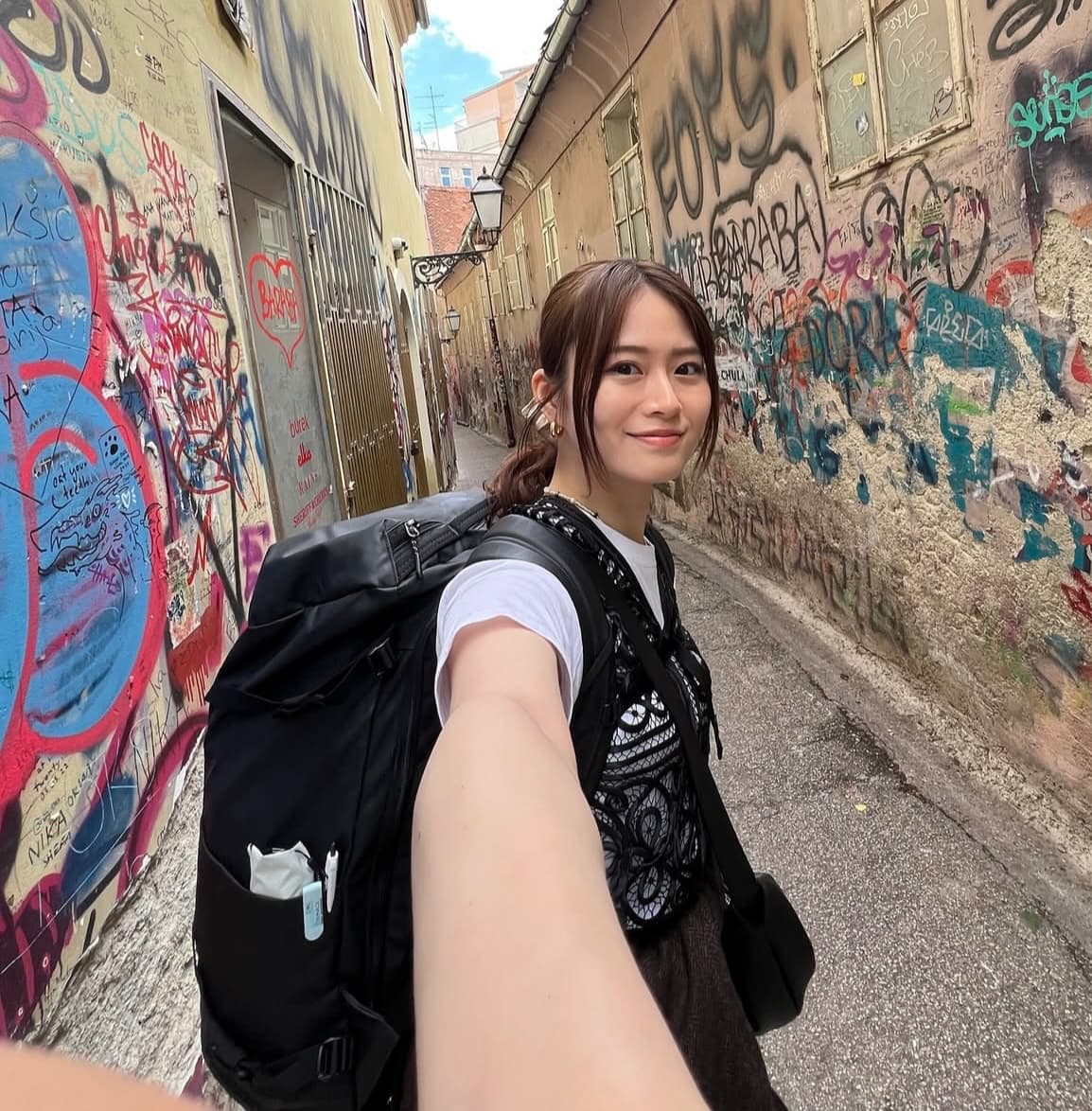 山崎怜奈、たくさんのトラブルも楽しみながら、1週間で6ヶ国7都市を巡る