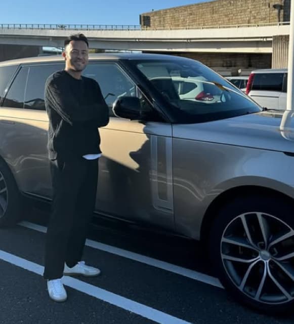 カッコいいと話題に！吉田麻也があの車との2ショットを公開！