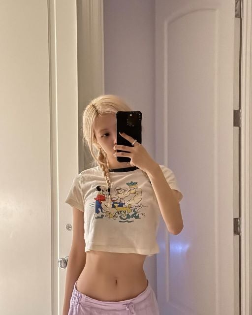 BLACKPINK・ロゼ「ヘソ出し×超絶クビレ」ショットがもはや芸術レベルと話題！