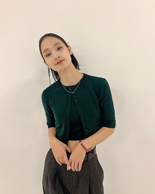 春を先取り！剛力彩芽がオシャレすぎる”へそ出し”コーデの私服を披露！