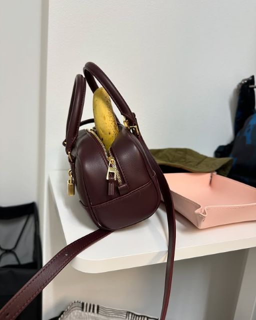 「流石の私もこれはガサツだと思う…笑」藤本美貴、バッグにバナナ⁉シュール過ぎる絵面にファン爆笑！