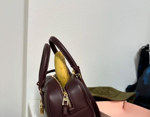 「流石の私もこれはガサツだと思う…笑」藤本美貴、バッグにバナナ⁉シュール過ぎる絵面にファン爆笑！