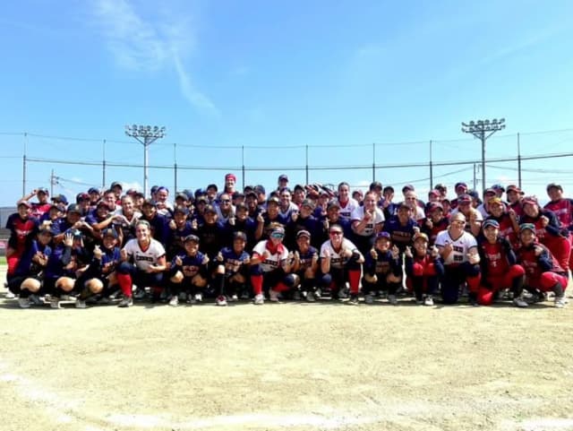 「チェコ女子ソフトボール代表チーム来場」元ソフトボール・宇津木妙子がソフトボールチェコ代表と対面