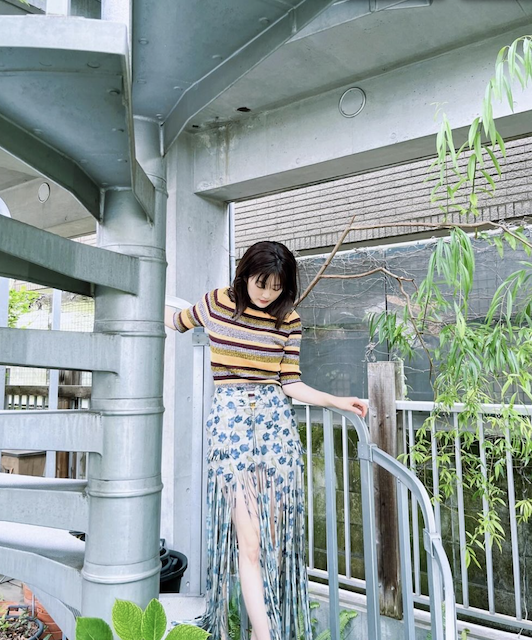 オフショットを公開！元乃木坂46樋口日奈が雑誌で12ページにわたる掲載