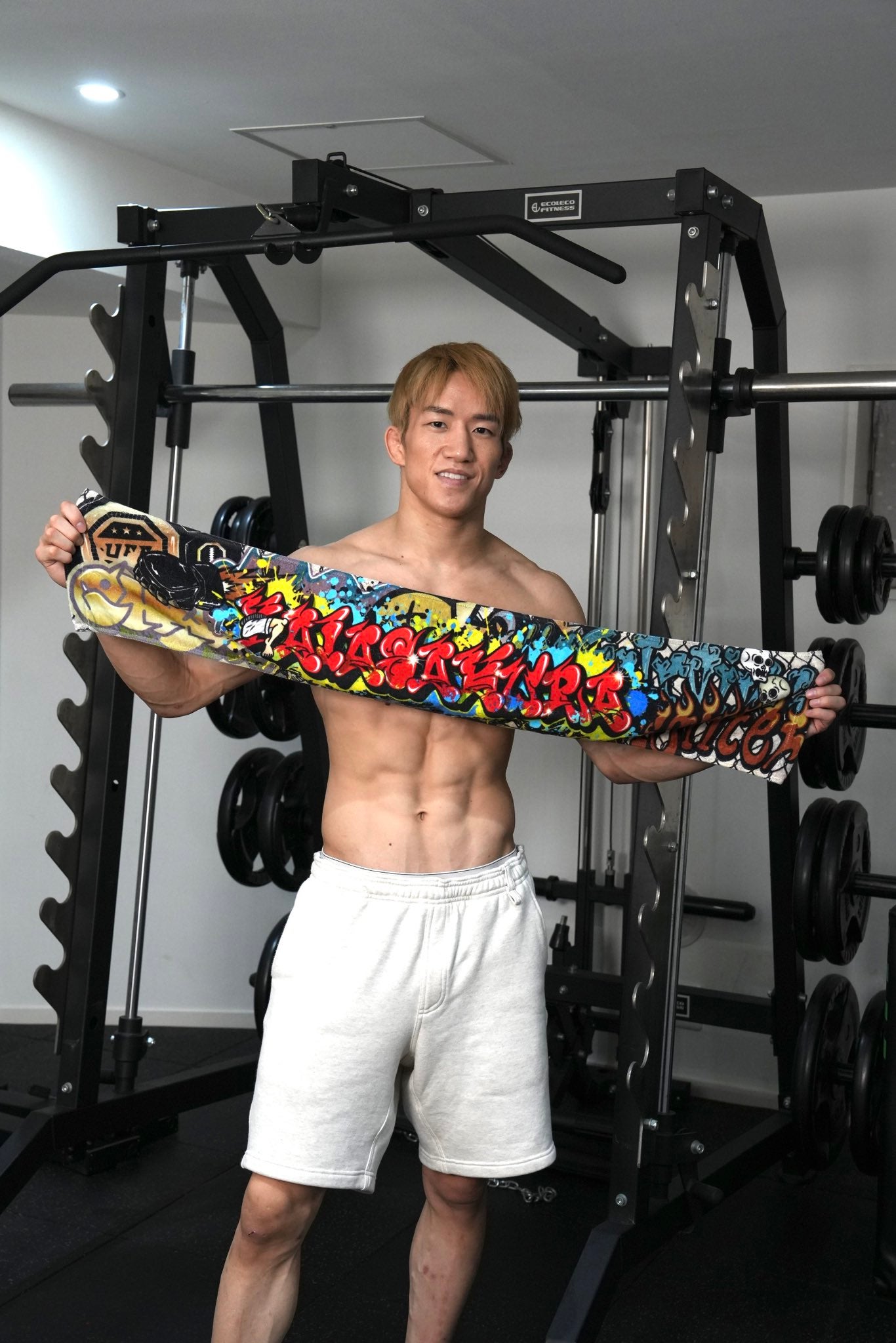 「これは振り回したくなる！」朝倉海、肉体美×応援タオルにファン歓喜「推すしかない」