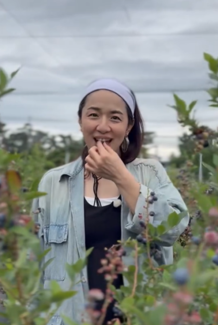 「なんて可愛いのだ」浜口京子、"甘くてジューシー!"笑顔で◯◯パクリ！ファンほっこり