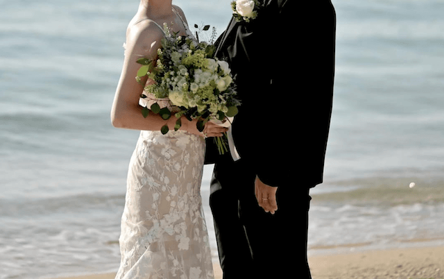 藤平尚真が入籍を発表！ 穏やかな笑顔の夫婦ショットに祝福の声