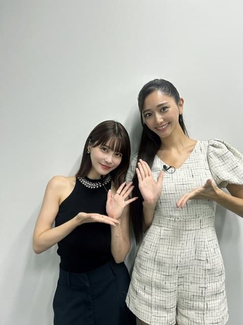「おみ足の長さ分けてほしい、、」岸明日香が生配信後に美人モデルとの2ショットを公開