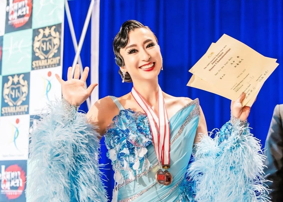 浅田舞、社交ダンス競技会で3位入賞！「何よりの宝物」と喜びを語り「美しい」「素敵すぎます」とファン感嘆