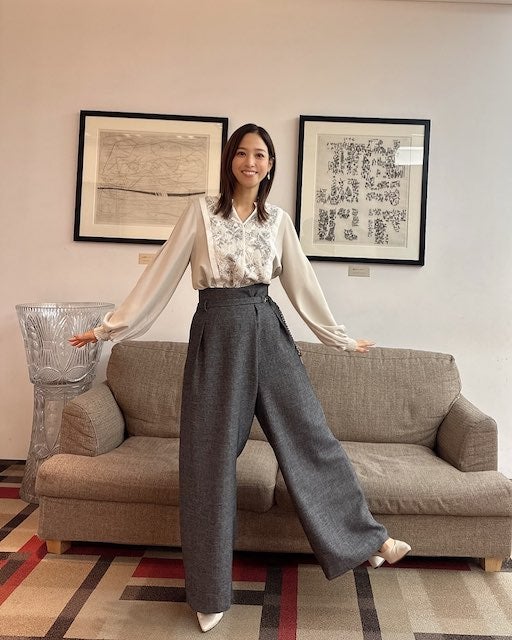 鷲見玲奈がシックなコーデを披露‼️隠しきれないスタイルの良さに「足長⁉︎」の声💭