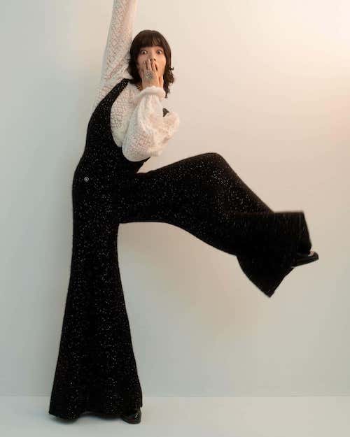 🤍🖤小松菜奈が圧巻のスタイルとモノトーンコーデを披露🤍🖤