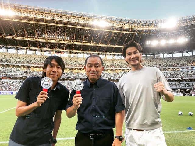 JOYがサッカー界のレジェンドとの3ショットを公開📸⚽️