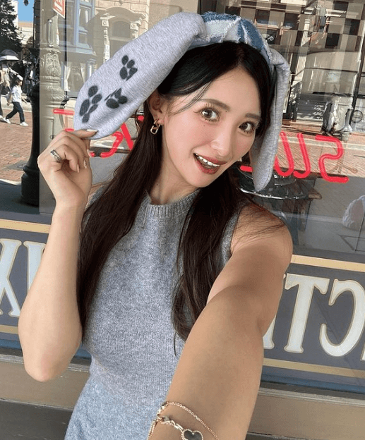 「保存だ」美女プロゴルファー・臼井麗香、コース外の”モデル並み”の美麗ショットを披露しファン大歓喜！