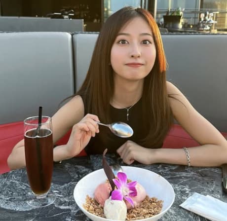 斉藤里奈が夏のアイスを満面の笑顔で堪能！