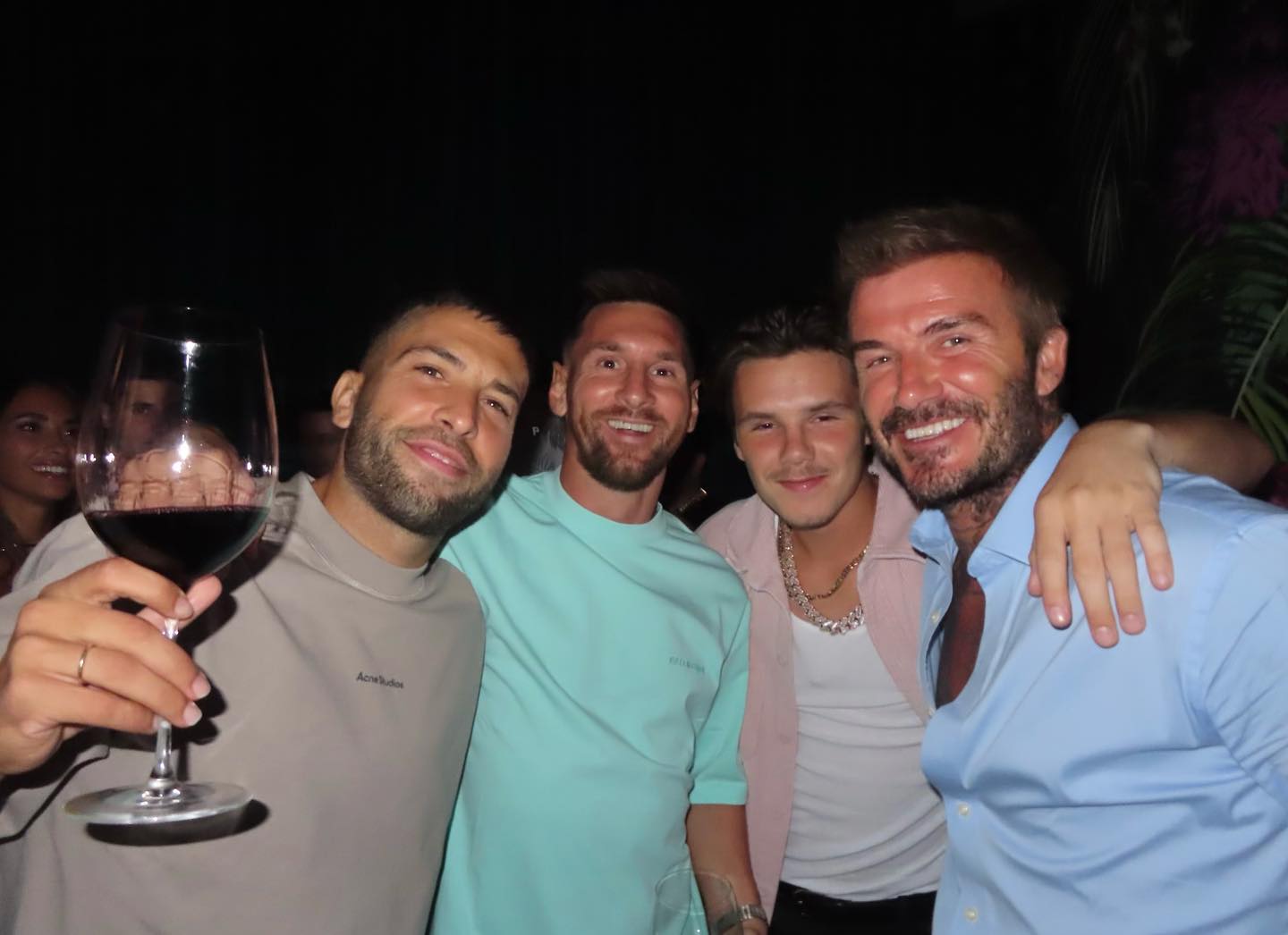 「Smiles all around」元イングランド代表ベッカム 豪華ショットを公開✨