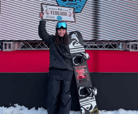 「4位フィニッシュ！」美女プロスノーボーダー・覚張美咲、賞金GETの記念ショット＆ムービーを公開！ファン祝福＆注目の眼差し
