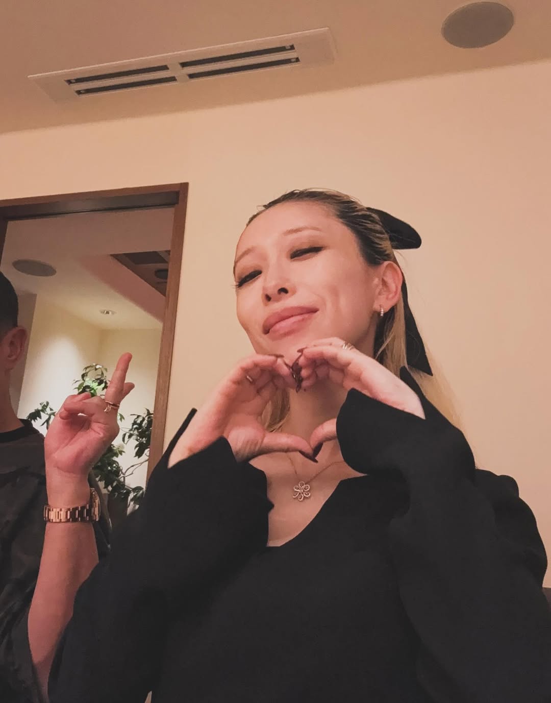 加藤ミリヤが最新ショットを披露「今年の誕生日は家族にお祝いしてもらった」