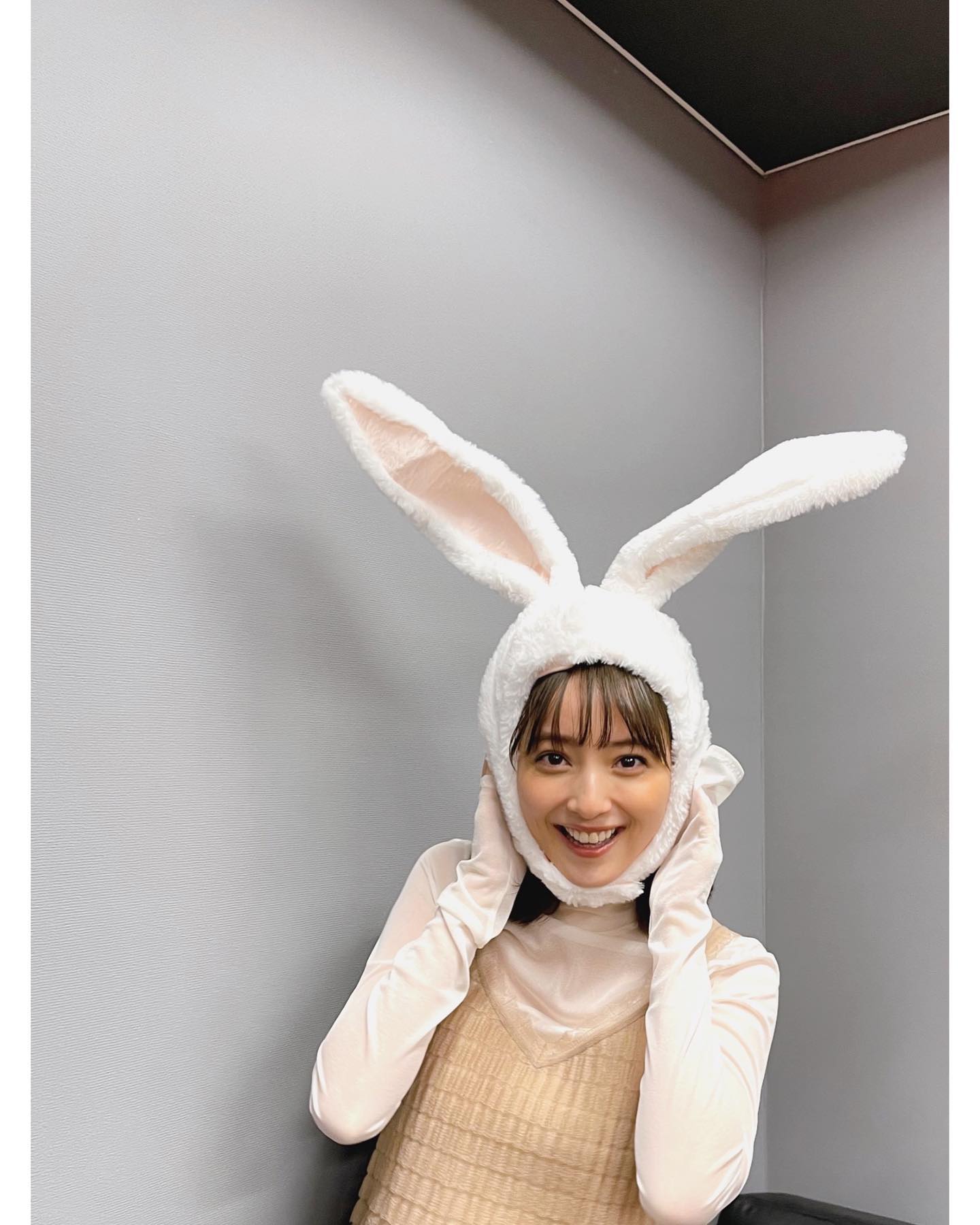 「これは反則です」佐々木希のうさ耳ショットが破壊力抜群と話題に