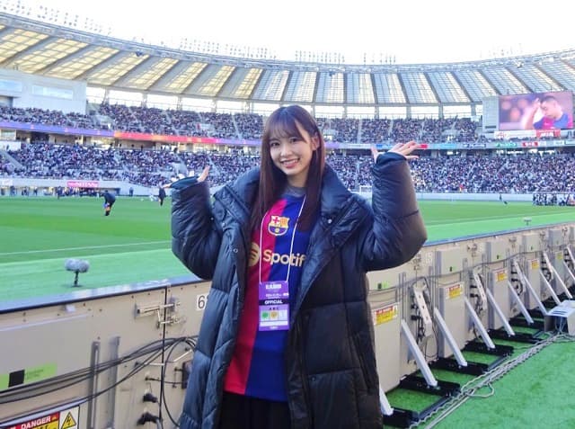 人気モデル 八伏紗世がエル・クラシコOB戦を観戦！イニエスタの引退試合に感動