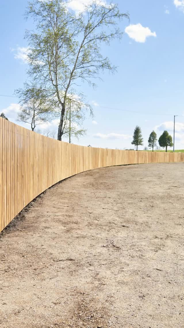 甲子園沸かせたハンカチ王子、少年少女専用の野球場「はらっぱスタジアム」外野フェンスへ想い綴る