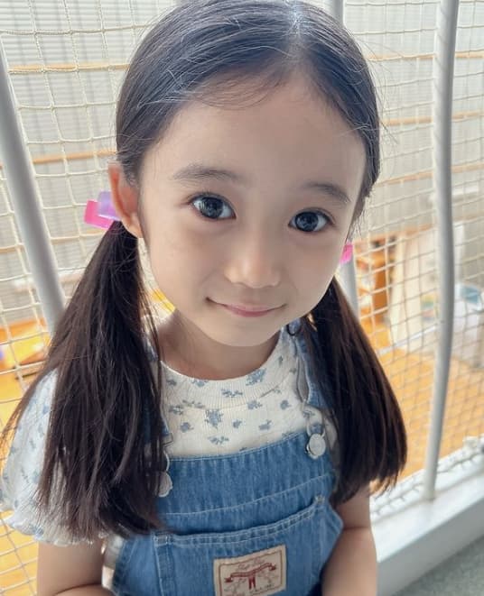 泉谷星奈　『海のはじまり』オフショット！ラナちゃんのお気に入りヘアゴムが可愛い