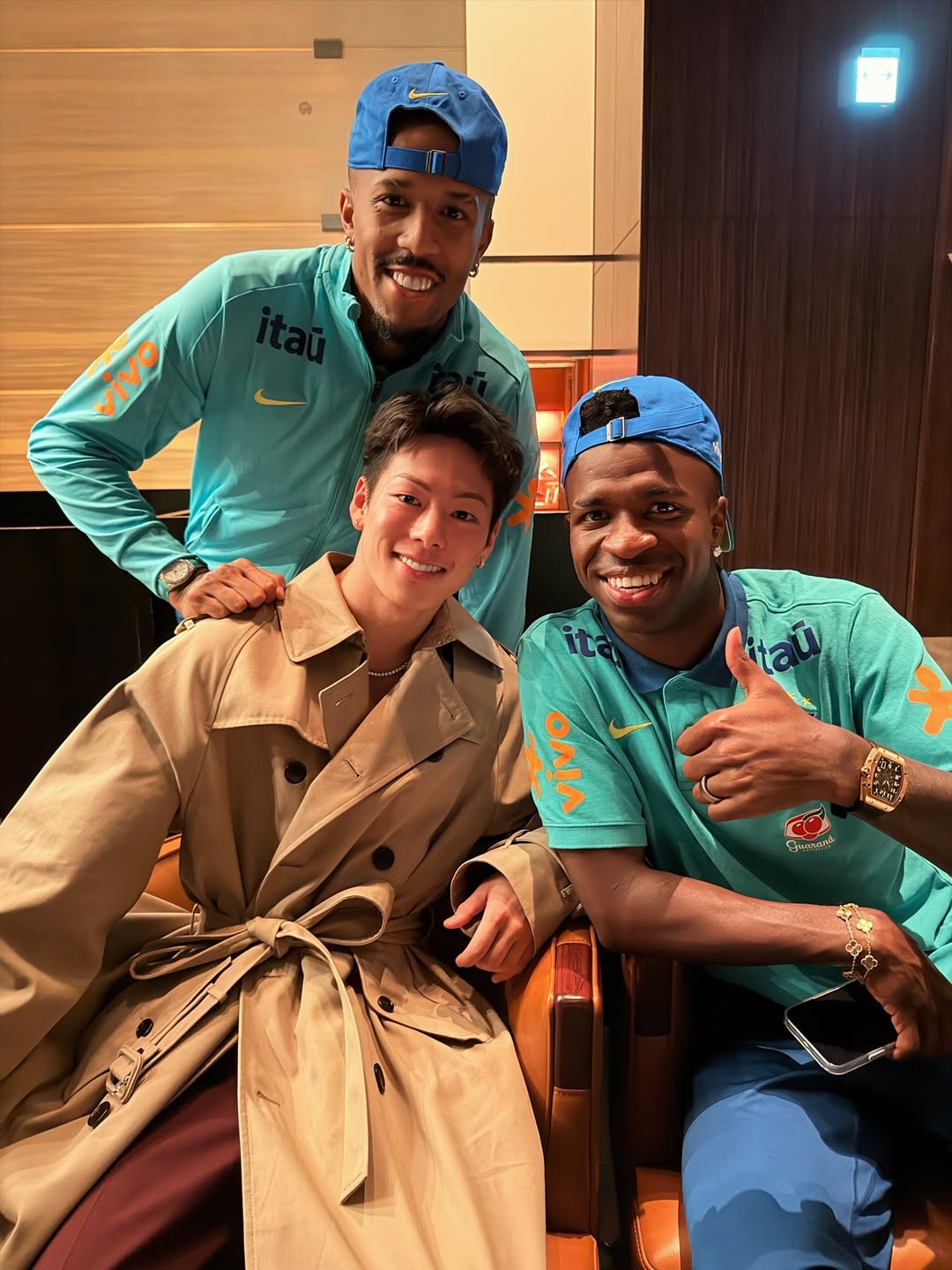 “キング・カズ”の息子・三浦孝太、ブラジル代表スター選手との交流ショットが話題に